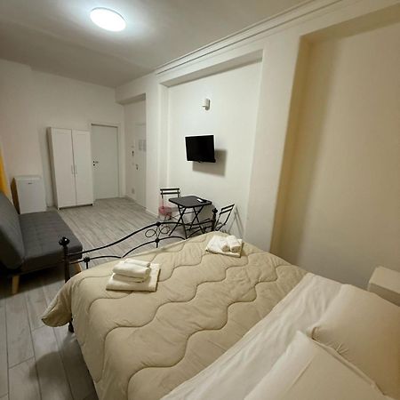 Bed and Breakfast La Stazione 92 Катанія Екстер'єр фото