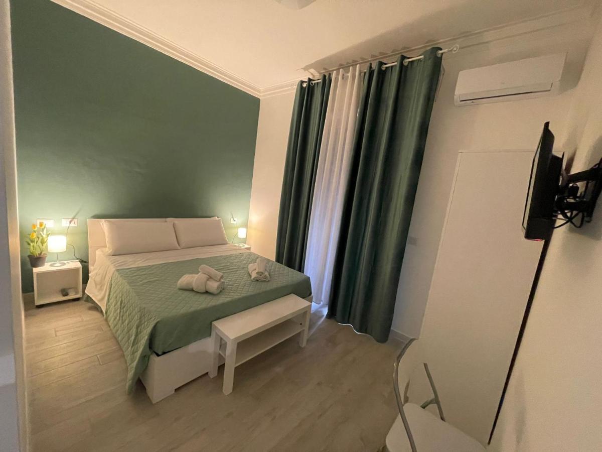 Bed and Breakfast La Stazione 92 Катанія Екстер'єр фото