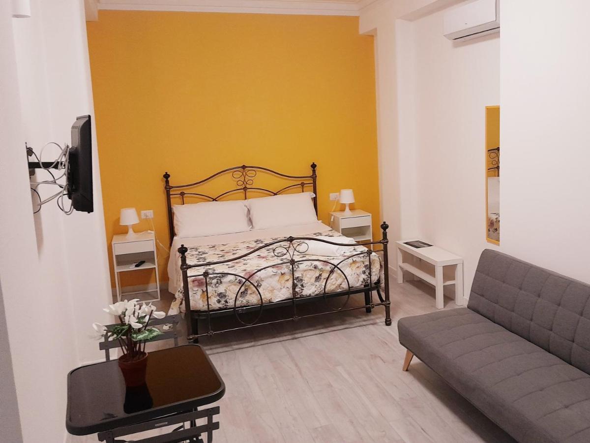 Bed and Breakfast La Stazione 92 Катанія Екстер'єр фото