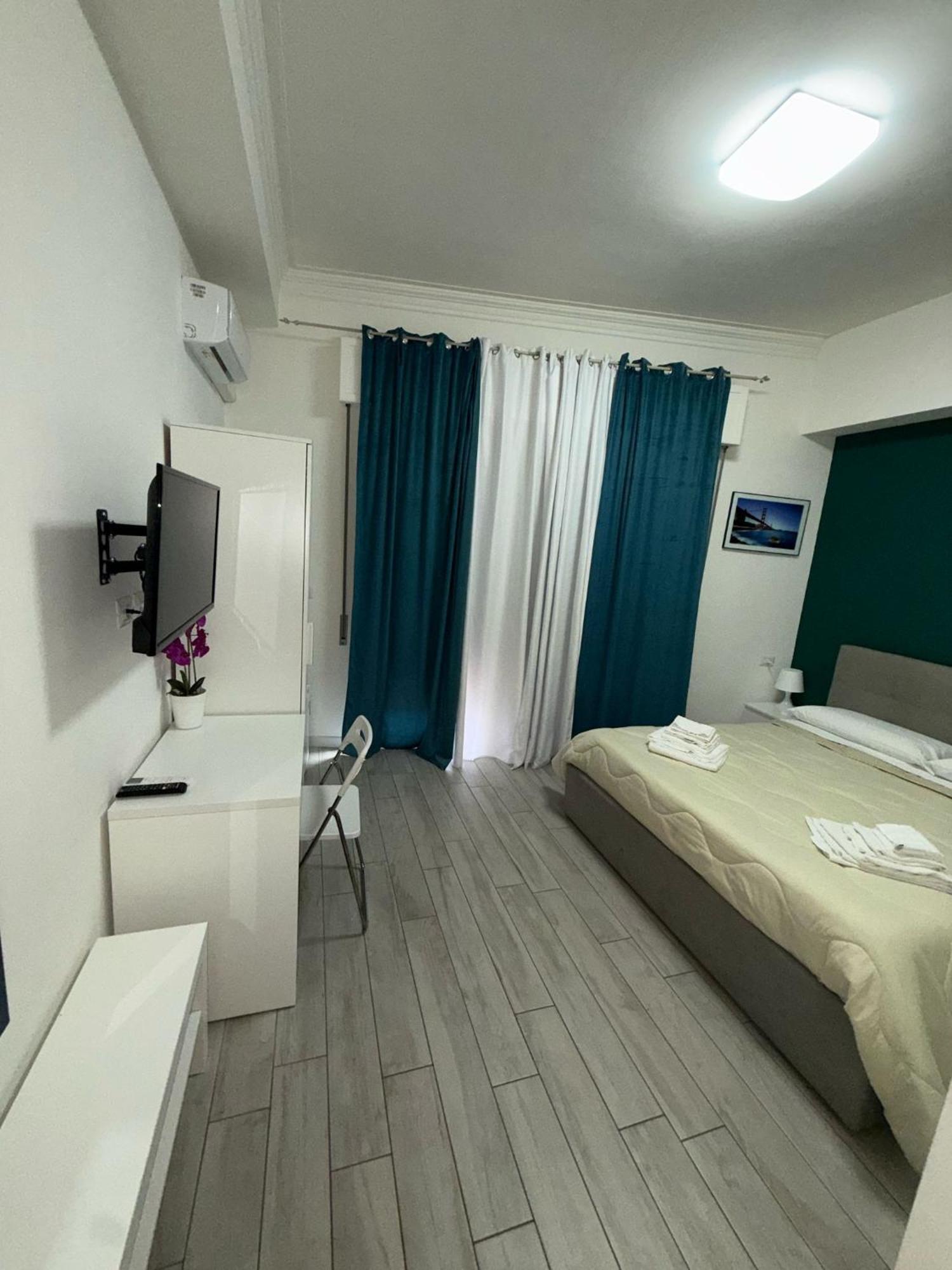 Bed and Breakfast La Stazione 92 Катанія Екстер'єр фото
