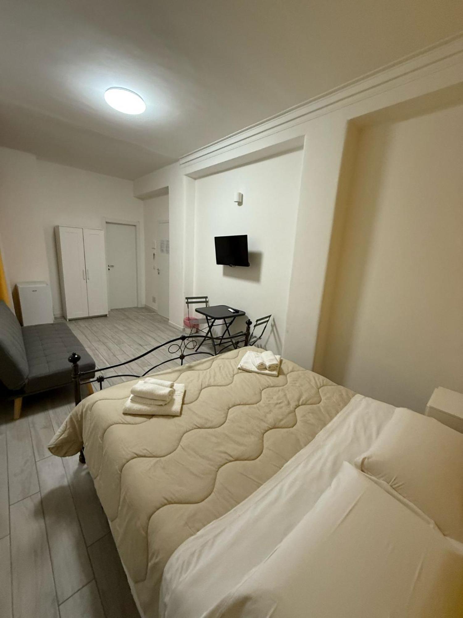 Bed and Breakfast La Stazione 92 Катанія Екстер'єр фото