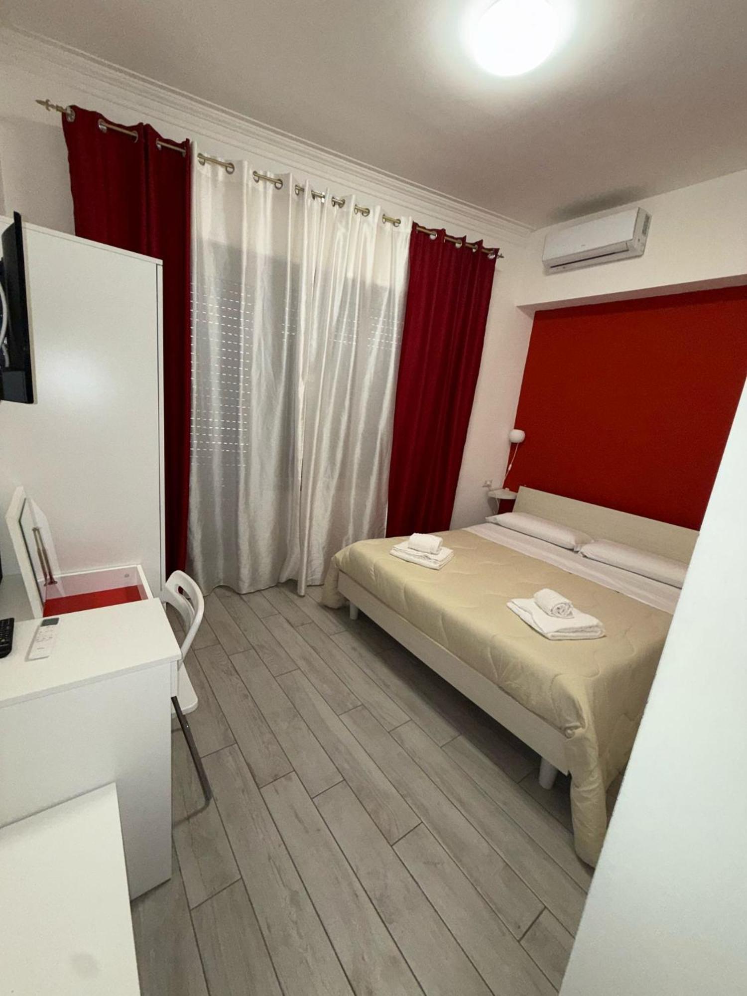 Bed and Breakfast La Stazione 92 Катанія Екстер'єр фото