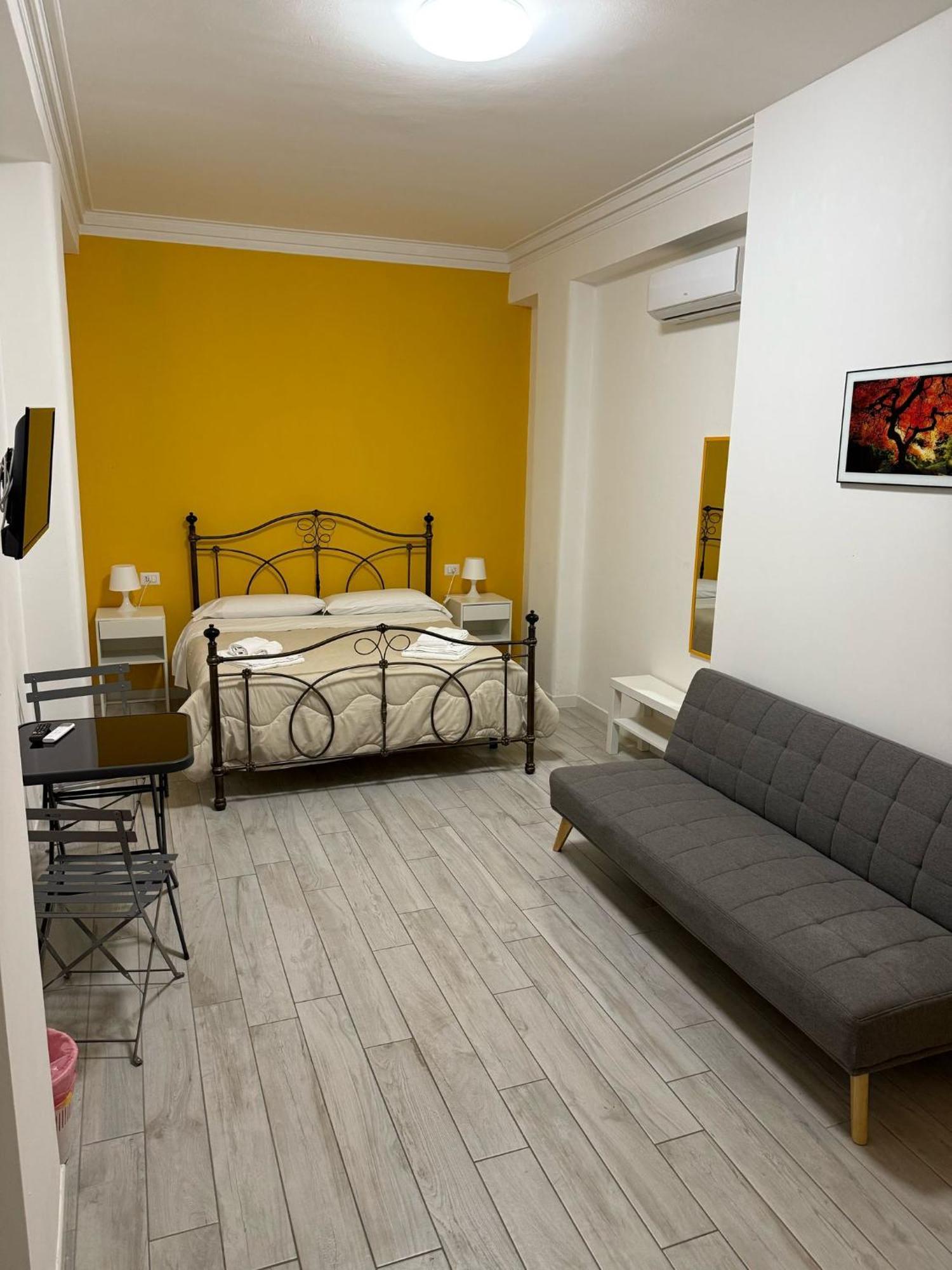 Bed and Breakfast La Stazione 92 Катанія Екстер'єр фото
